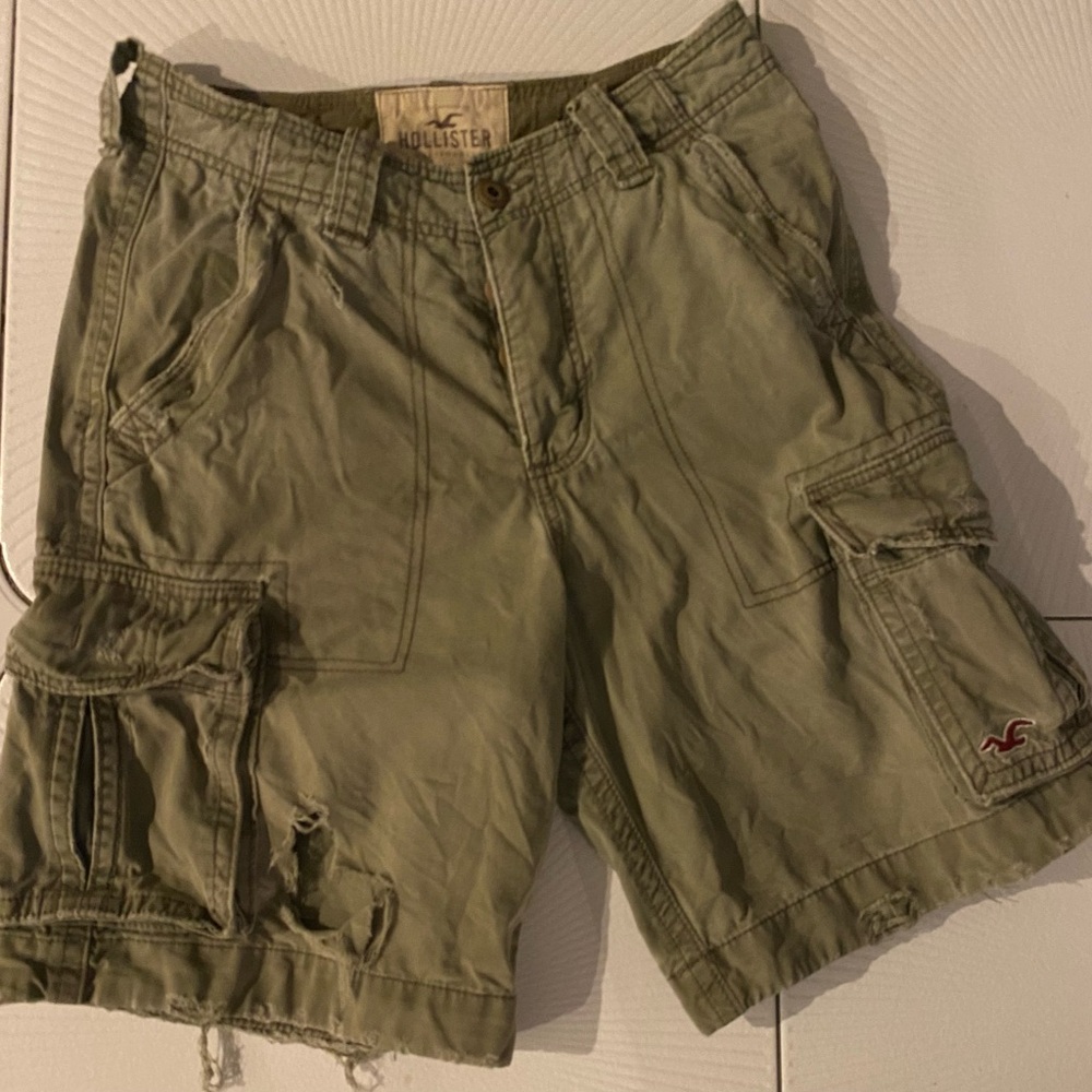 Hollister Olive Cargo Shorts for Men & boys...anyone who loves them! 🤗